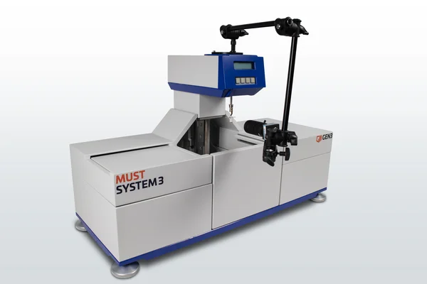 Auf dem Bild ist das Must3-Gerät von Gen3 Systems zu sehen, ein Lötbarkeitstestsystem zum Testen der Lötbarkeit von Bauteilen und Leiterplatten.