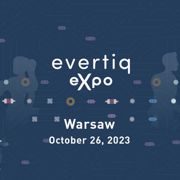 Auf dem Bild ist das Logo der Evertiq Expo Warschau zu sehen - dunkelblau mit weißer Schrift. Zu klesen ist: evertiq expo, Warsaw, October 26, 2023