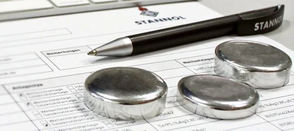On the picture you can see an analysis form from Stannol, a ballpoint pen and several solder samples in the form of small pellets.