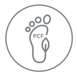 Auf dem Bild ist ein stilisierter Fußabdruck auf grauem Grund zu sehen, in der Mitte steht der Schriftzug PCF.