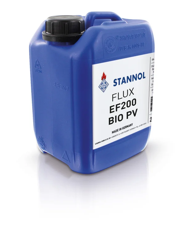 Auf dem Bild ist ein blauer EF-200-Bio-PV-Flussmittel-Kanister mit weißem Etikett und schwarzem Deckel zu sehen. Das weiße Etikett trägt das Stannol-Logo sowie Produktspezifikationen.